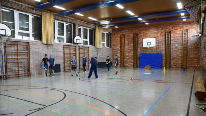 Bild: Gabi Schönberger
Bei der Turnhalle der Mittelschule steht die Innensanierung an. Schüler und andere Sportler ziehen dann in Ausweichquartiere.