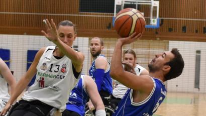 Bild: exb
Beim Auswärtsspieltag in Bamberg holten die Oberpfälzer Rollstuhlbasketballer zwei weitere klare Siege und bleiben mit 12:0 Punkten ohne Punktverlust.