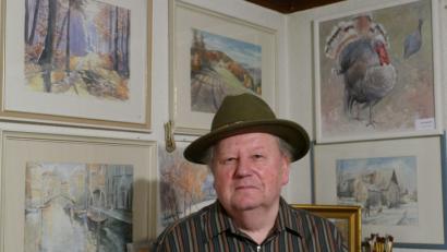 Bild: pi
Kunstmaler Reinhold Schultes in seinem Atelier.