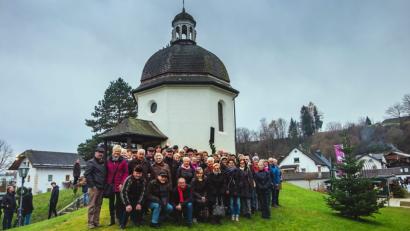 Bild: exb
Um die Geschichte des Liedes „Stille Nacht“ handelte das Adventsingen in Salzburg. Die Gruppe der CSU besuchte auch den Entstehungsort in Oberndorf, vor das Weihnachtslied vor 200 Jahren erstmals erklang.