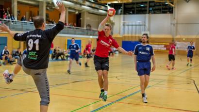 Bild: Gud (Günter Uschold)
Tobias Wild (am Ball) und seine Mannschaftskollegen sind am Samstag beim Lokalderby in Neunburg gefordert