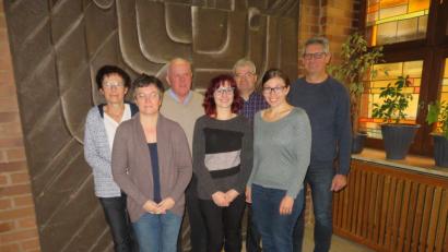 Bild: exb
Sie stehen auch künftig an der Spitze des 1. Akkordeonorchesters Waldsassen (von links): Michaela Döllinger, Andrea Reinkraut, 2. Vorsitzender Bernhard Reinkraut, Bianca Bindl, Konrad Döllinger, Katharina Mois und Vorsitzender Oskar Bindl.