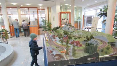 Bild: kgg
Besonders Kindern wollen die Modelleisenbahnfreunde mit der Anlage eine Freude bereiten.