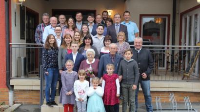 Bild: ral
Das Jubelpaar im Kreise seiner großen Familie.