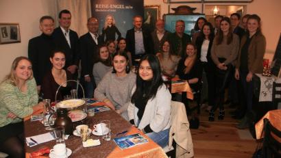 Bild: wro
Business-Brunch zum Jubiläum: Auch ehemalige Fachschülerinnen sind unter den Gästen.