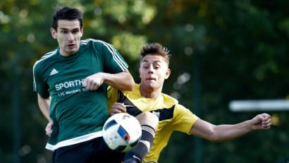Bild: btg
Andreas Lorenz (links) und der FC Wernberg sind erstmals beim Oberpfalz-Medien-Cup in Weiden dabei.