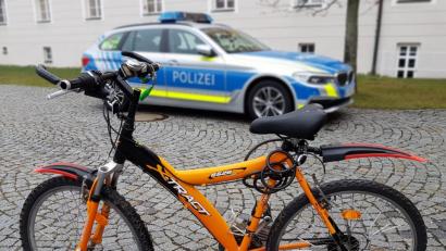Bild: Polizei
Dieses auffällige Bike hatte der Täter wohl benutzt. Die Polizei sucht jetzt nach Zeugen, die ihn damit gesehen haben.