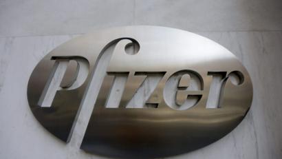 Bild:  EPA/ANDREW GOMBERT
Der Pharmahersteller Pfizer ruft Antibabypillen zurück.