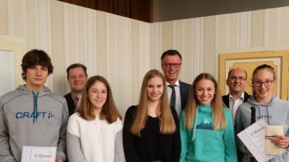 Bild: fg
Die Mannschaft des Jahres ist das Jugendteam des SC Monte Kaolino. Mit dabei ist auch die Sportlerin des Jahres Ella Paul (rechts).