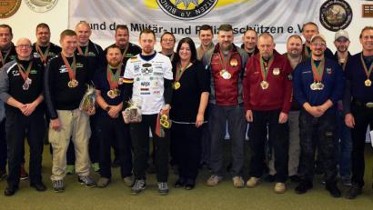 Bild: R. Kreuzer
Die Gewinner mit den Medaillen aus dem "Santa Claus Cup" der SLG Ostmark.