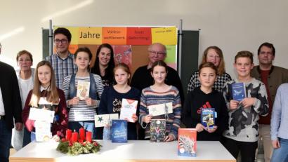 Bild: bgm
Magdalena Wolfrath (von links), Emma Meiler, Annika Sczech, Romy Wittmann, Ludwig Steinhilber und Felix Fickenscher sind die besten Vorleser der sechsten Klassen des Neustädter Gymnasiums.