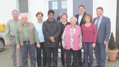 Bild: ral
Franziska Hierl (Vierte von links) konnte zum 90. Geburtstag viele Glückwünsche entgegen nehmen.