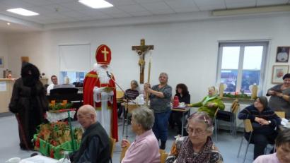 Bild: fsc
Bei der Weihnachtsfeier des Elisabethenvereins besuchen auch Nikolaus und Knecht Ruprecht die Senioren.