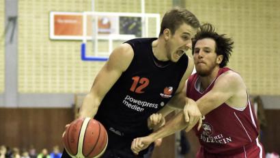 Bild: Büttner, Gerhard
Anders als hier gegen Litzendorf (am Ball Jonas Meißner), war für Neustadt gegen die stabile Defensive Bambergs oft früh Endstation.