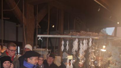 Bild: kro
Einer der zahlreichen Kunsthandwerker bei der Arbeit.