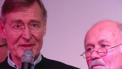 Bild: Wolfgang Houschka
Zwei Protagonisten des Freihunger Advents: Kulturscheunen-Besitzer Günter Preuß (links) und der aus Freudenberg angereiste Weihnachtserzähler Reinhold Escherl.