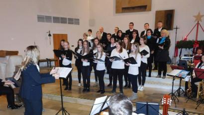 Bild: hai
Die Sänger bereiten sich auf das Konzert am dritten Adventssonntag vor.