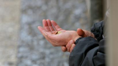 Bild: Arne Dedert/dpa
Die Polizei in Regensburg hat einen "bettelnden Mönch" kontrolliert.