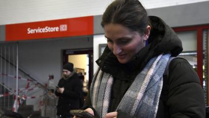 Bild: Petra Hartl
Pendler am Amberger Bahnhof: Am Montag legte ein Warnstreik der EVG den Zugverkehr in der Oberpfalz nahezu lahm.