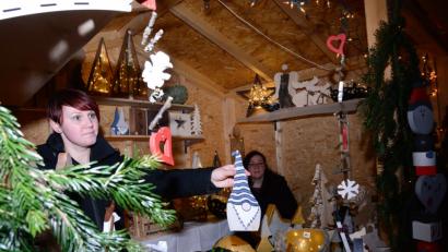 Bild: bey
Weihnachtliche Deko aus Holz findet immer wieder Käufer.