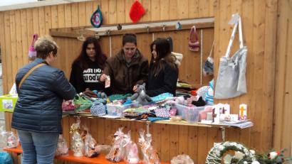 Bild: ksi
Bastel- und Wollsachen gab es zu kaufen. Der Erlös kommt kranken und behinderten Kindern zugute.