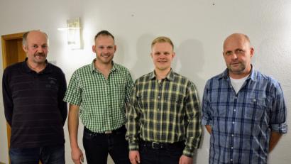 Bild: fdl
Wollen eng zusammenarbeiten. V. li. 2. Vorstand Bernhard Reich, die beiden neuen Jagdpächter Martin Methe und Markus Bauer sowie 1. Vorstand Christian Meier.