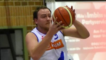 Bild: A. Schwarzmeier
Kapitän Daniel Waldhauser kann noch so genau zielen: Die Hamm Baskets verloren beim bislang sieglosen Schlusslicht TTL Bamberg II.