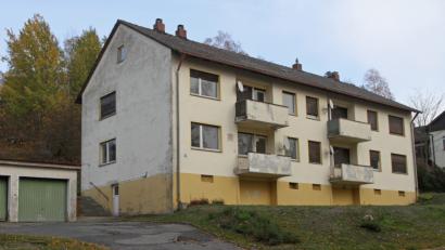 Bild: nm
Ein Schmuckstück ist das gemeindeeigene Wohngebäude in der Birkenstraße nicht mehr. Abgebrochen werden soll es aber nicht. Der Gemeinderat lehnt den Abriss ab.