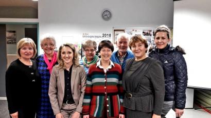 Bild: exb
Elizaveta Smyslova (Dritte von links) bleibt Vorsitzende des Vereins Bürgertreff. Bei den Neuwahlen sprechen die Mitglieder auch allen anderen Vorstandsmitgliedern erneut das Vertrauen aus.