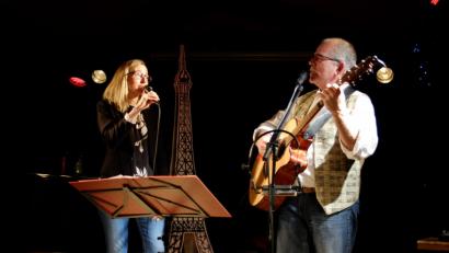Bild: esa
Das "Duo d'Accord(s)", Isabelle Günther und Hervé Glatigny, gibt ein Konzert mit französischen Liedern im Bistrot Paris.