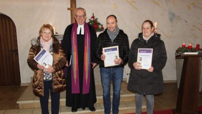 Bild: ral
Luise Renner, Martin Ernst und Nicole Reichl wurden aus dem im Kirchenvorstand verabschiedet.