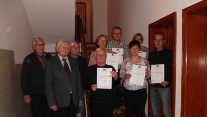 Bild: exb
Die Wanderfreunde Kirchenthumbach feiern und werden geehrt.