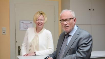 Bild: Gabi Schönberger
Im März nächsten Jahres tritt sie nach vorn. Die 40-jährige Nicole Hammmerl wird als Leiterin des Rechtsdezernats Nachfolgerin von Hermann Hubmann, der mit 66 Jahren in Pension geht.