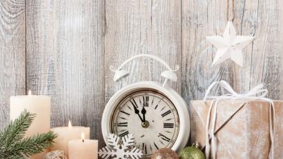 Bild: ffphoto – stock.adobe.com
Statt irgendwelche unnütze Dinge unter den Christbaum zu legen, sollten Sie sich für ein Zeit-Geschenk entscheiden.