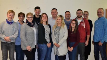 Bild: rgr
Die Katholische Theatergruppe führt vom 3. bis 6. Januar das neueste Stück von Wolfgang Bräutigam (rechts) im Jugendheim auf. Der Vorverkauf startet am Samstag im Jugendheim.