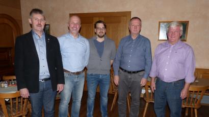 Bild: fm
In guten Händen sieht (von links) Bürgermeister Reiner Pickel den Männergesangverein Haunritz bei Helmut Maul, Oliver Schmidt, Roland Brand und Helmut Süß, die den engeren Vorstand bilden.