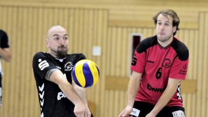 Bild: Ziegler
Höchste Konzentration ist noch einmal erforderlich: Der Amberger Spielführer Bastian Barth (links) und Libero Flo Birner (rechts) vom VC Amberg, wissen, um was es geht.