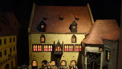 Bild: wsu
Regensburger Krippenausstellung: Die „Ankunft der Könige“ findet bei Matthias Prüll vor dem Alten Rathaus statt.