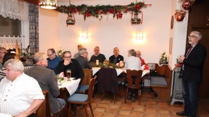Bild: Dobler
Bürgermeister Manfred Rodde (rechts) nutzte das Jahresabschlussessen des Marktrates für eine kleine Bilanz der abgeschlossenen Projekte der zurückliegenden zwölf Monate.