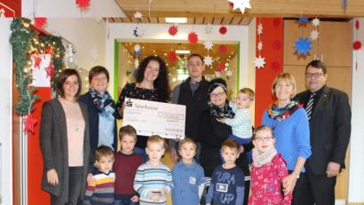 Bild: exb
Eine 500-Euro-Spende wurde übergeben.