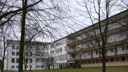 Bild: kgg
Am Krankenhaus Waldsassen (Bild) wird die chirurgische Abteilung geschlossen. Notfälle sollen dort aber noch erstbehandelt werden, so Dr. Thomas Egginger auf Anfrage von Oberpfalz-Medien.