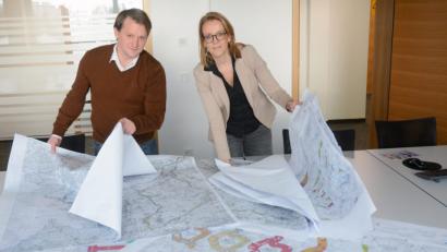 Bild: Gabi Schönberger
Die Tennet-Sprecher Markus Lieberknecht und Carolin Kürth haben das Ergebnis monatelanger Planung mit zum Redaktionsgespräch gebracht.