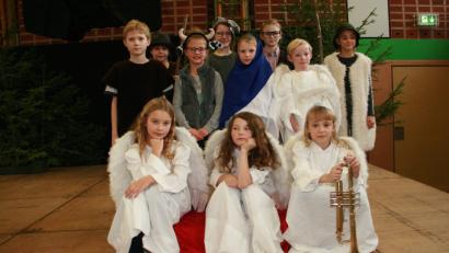 Bild: wro
Die „chaotische Krippenspiel-Probe“ wurde von der Theatergruppe der Krummennaaber Grundschule aufgeführt.