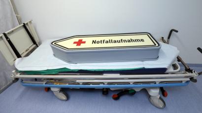 Bild: Wolfgang Steinbacher
Die Notaufnahme am Klinikum ist kein Fall für das Krankenhaus. Direkt neben ihr hat sich jetzt die Bereitschaftsklinik des Ärztlichen Kreisverbandes angesiedelt. Hier werden Patienten behandelt, die nach den Öffnungszeiten der Arztpraxen draußen kommen.