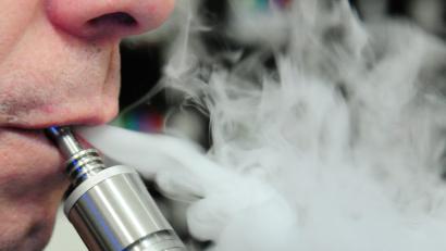 Bild: Thalia Engel
Vermutliche waren K.O.-Tropfen in der E-Zigarette, die ein 18-Jähriger vier anderen jungne Diskogängern angeboten hat. (Symbolbild)