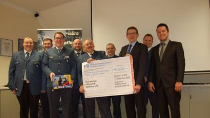 Bild: exb
Die Crowdfunding-Plattform der Volksbank Raiffeisenbank Nordoberpfalz macht's möglich: Für das THW Weiden kommen so 5500 Euro zusammen, die Finanzierungslücke für den neuen Gabelstapler wird geschlossen.