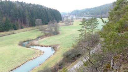 Bild: jp
Der Blick ins obere Lauterachtal: Hier soll die marode Verbindung zwischen Pattershofen und Kastl zum Hallerbrunnen und nach Lauterhofen 2019 saniert werden.