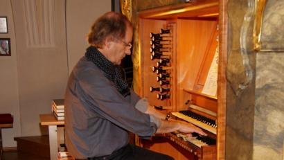 Bild: ads
Evert Groen improvisiert an der Mattes-Orgel in der Schnaittenbacher Stadtpfarrkirche St. Vitus.