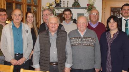 Bild: mmj
Landrat Thomas Ebeling und Bürgermeisterin Birgit Höcherl (von rechts) dankten den Bürgerbusfahrern für die Ausübung dieses Ehrenamts. Mit im Bild Stadlerns Bürgermeister Gerald Reiter (links), Koordinatorin Magdalena Knott (Dritte von links) und Sachbearbeiter Dominik Hauser (Fünfter von rechs).