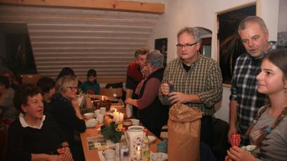 Bild: wro
Klaus Gärtner und Harald Primitz (von links) sorgen dafür, dass das Material nicht ausgeht.